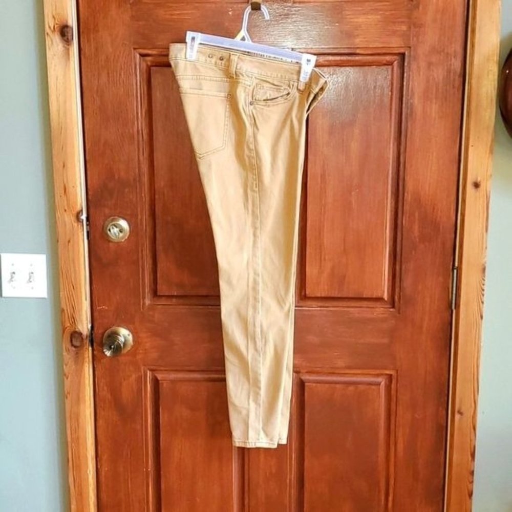 CAbi Sz. 6 x 32 Tan Jeans